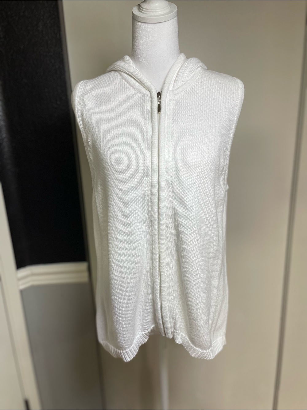 Cherokee White Sleeveless Hooded Zip-Front Knit Vest